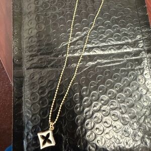 Elegant Gold tone Necklace. Perfect for Valentine’s Day.